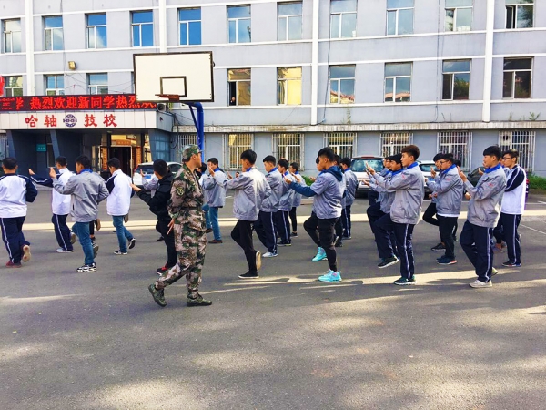 2017天博体育在线登录官网入口新生入学军训演练